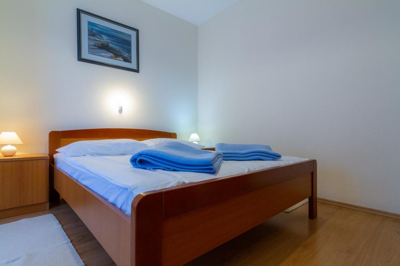 Apartman Haus Maja Banjol Exteriör bild