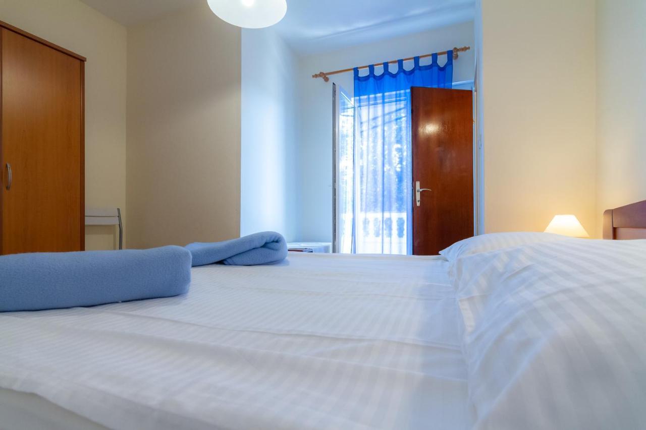 Apartman Haus Maja Banjol Exteriör bild