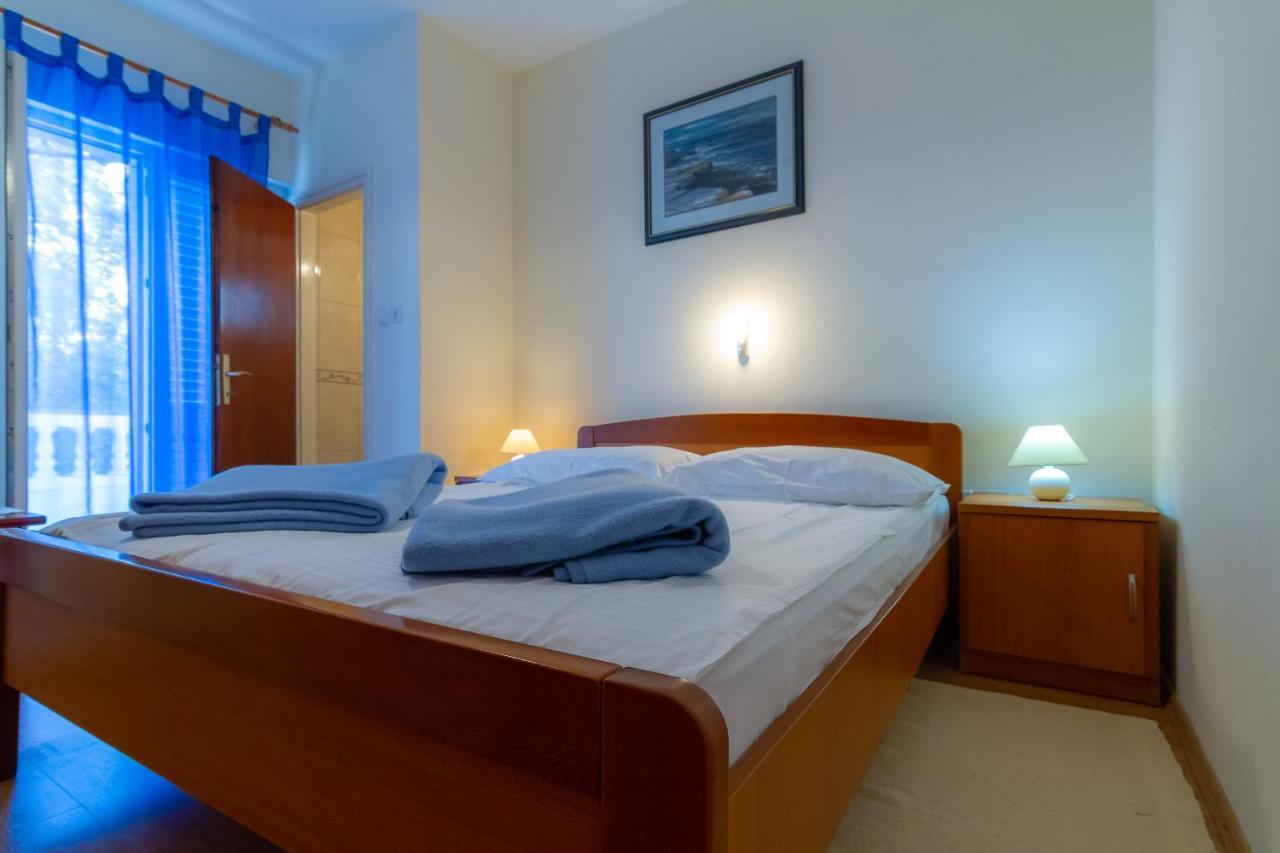Apartman Haus Maja Banjol Exteriör bild