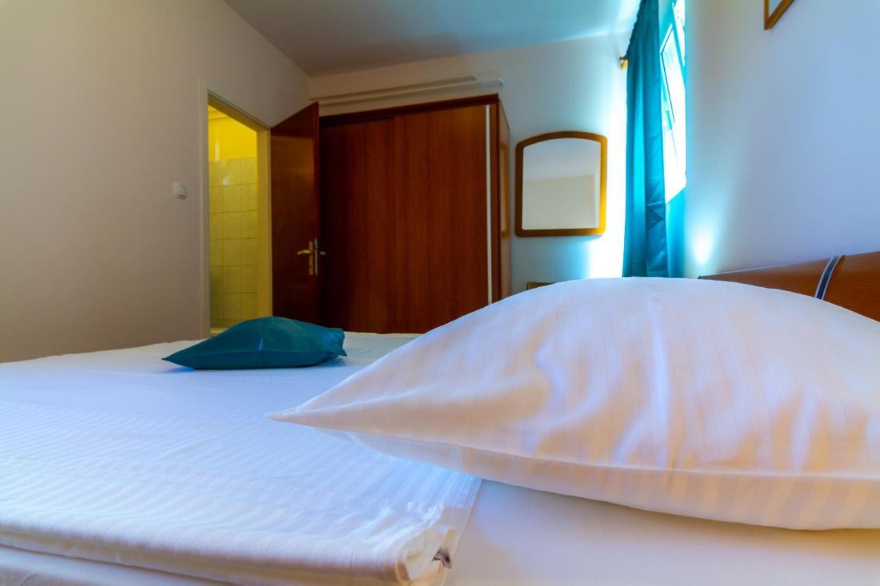 Apartman Haus Maja Banjol Exteriör bild