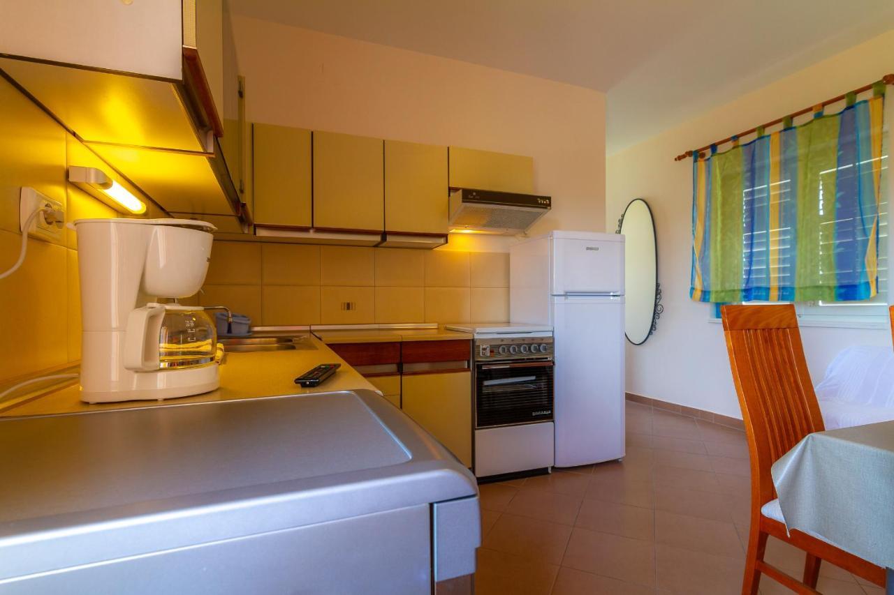 Apartman Haus Maja Banjol Exteriör bild