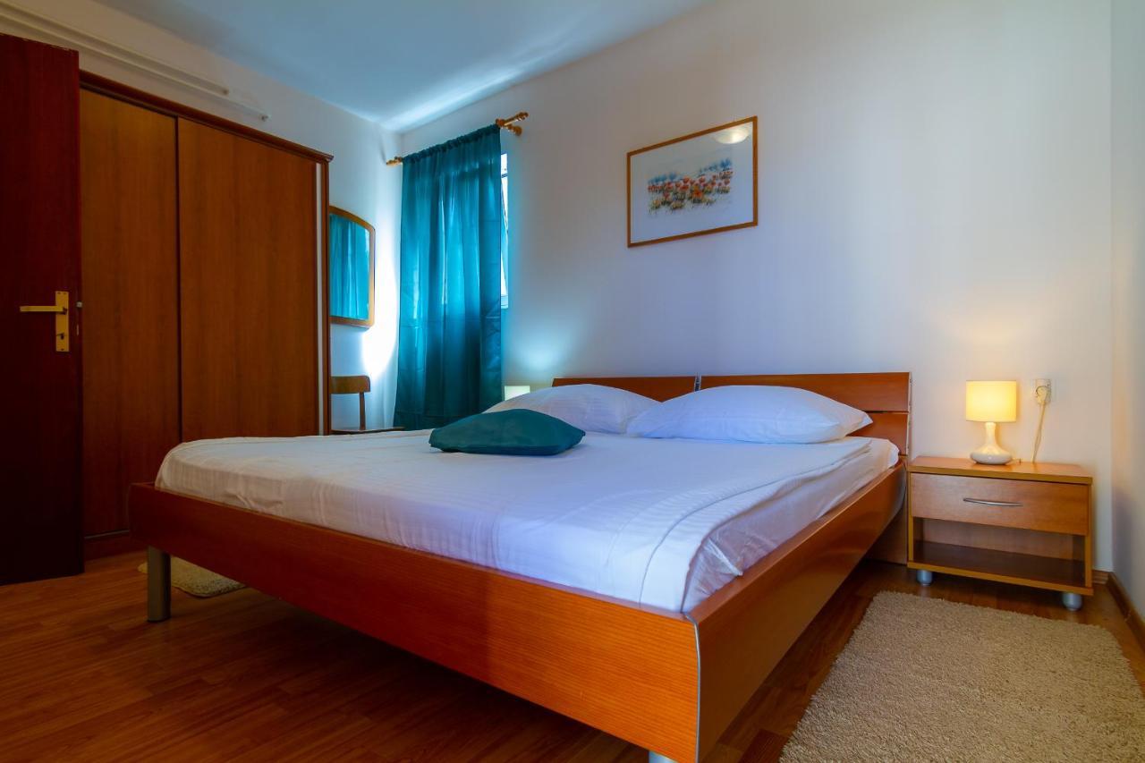 Apartman Haus Maja Banjol Exteriör bild