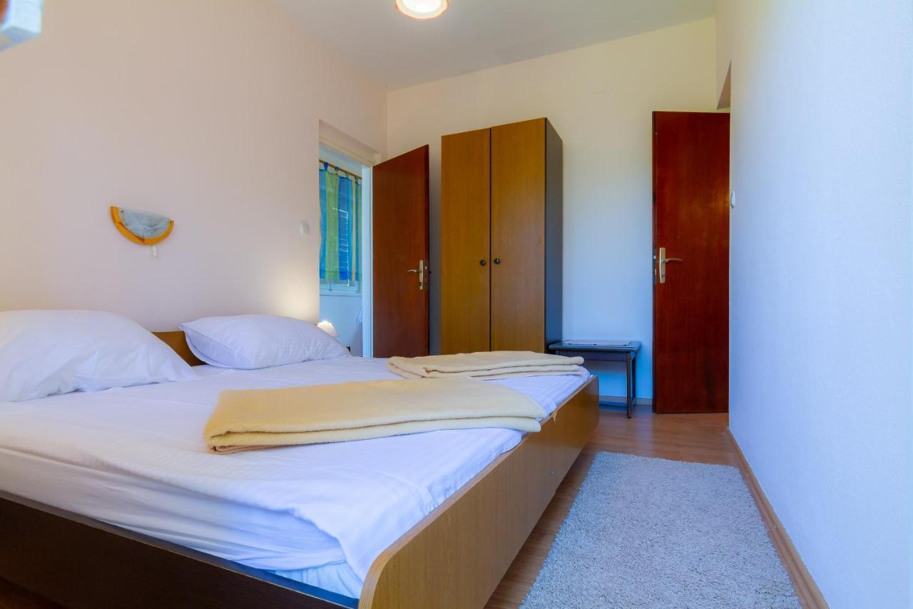 Apartman Haus Maja Banjol Exteriör bild