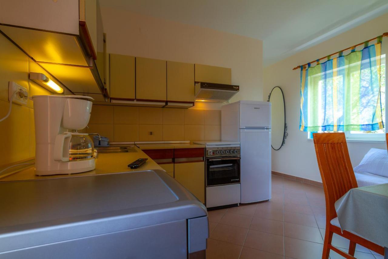 Apartman Haus Maja Banjol Exteriör bild