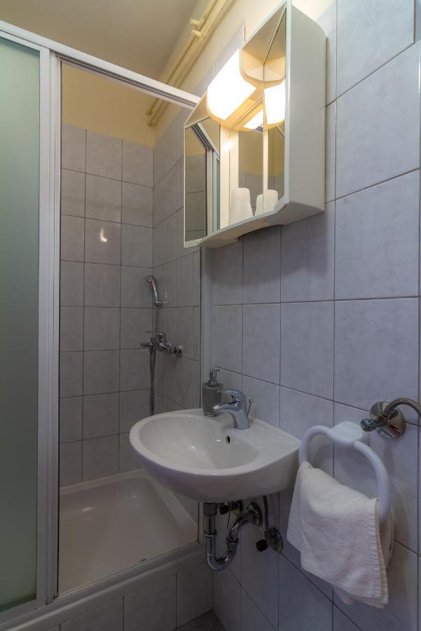 Apartman Haus Maja Banjol Exteriör bild