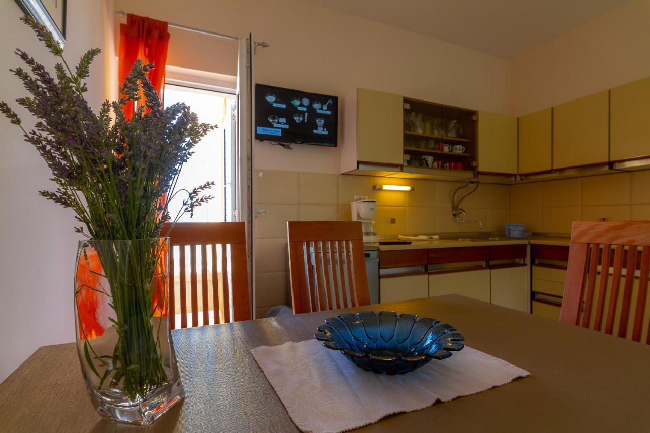 Apartman Haus Maja Banjol Exteriör bild