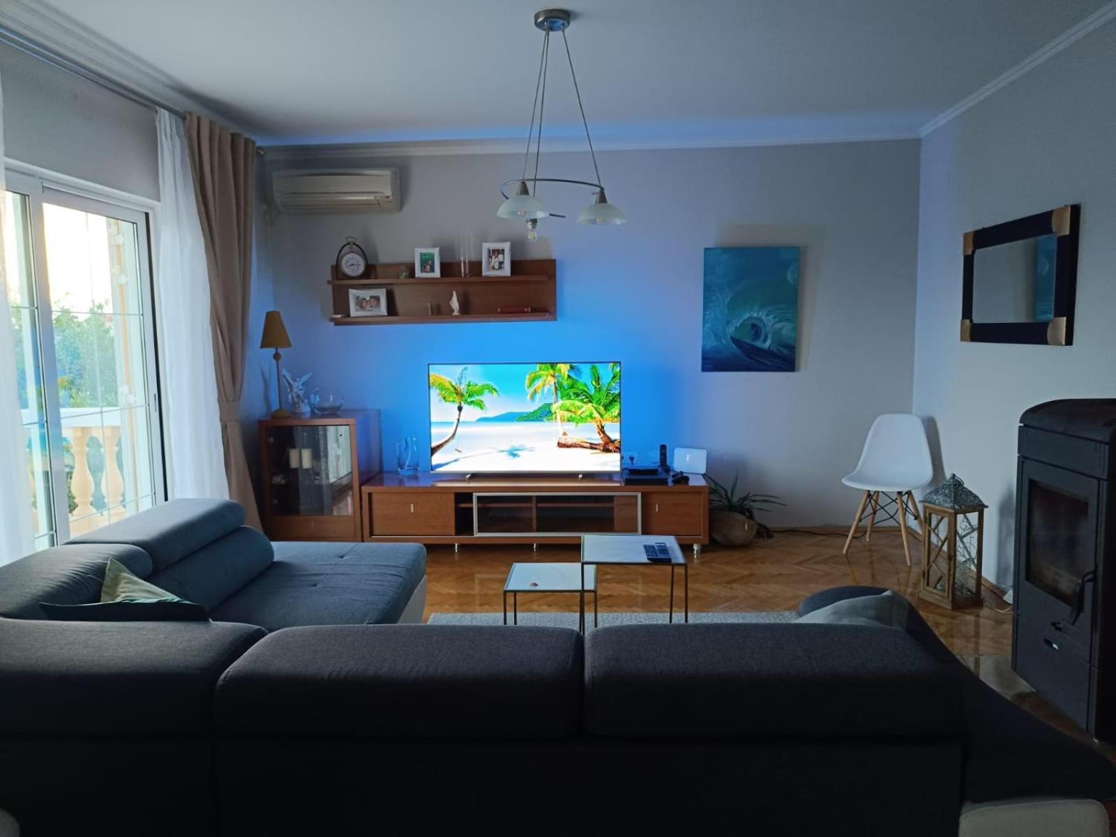 Apartman Haus Maja Banjol Exteriör bild