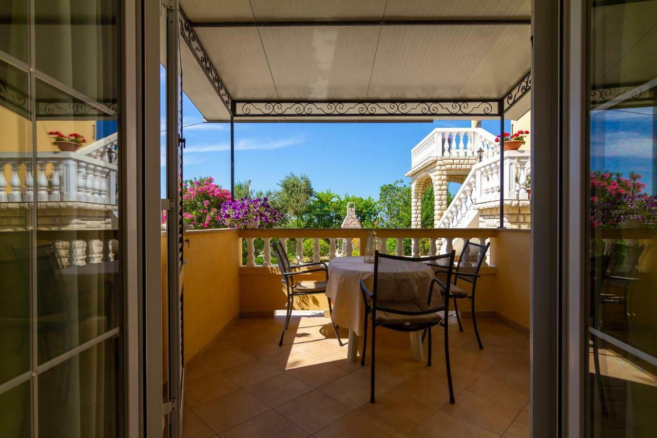 Apartman Haus Maja Banjol Exteriör bild