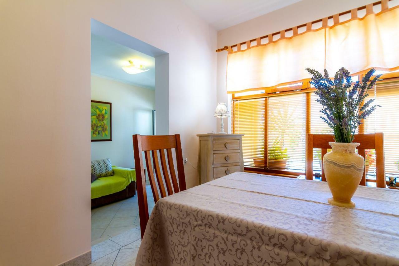 Apartman Haus Maja Banjol Exteriör bild