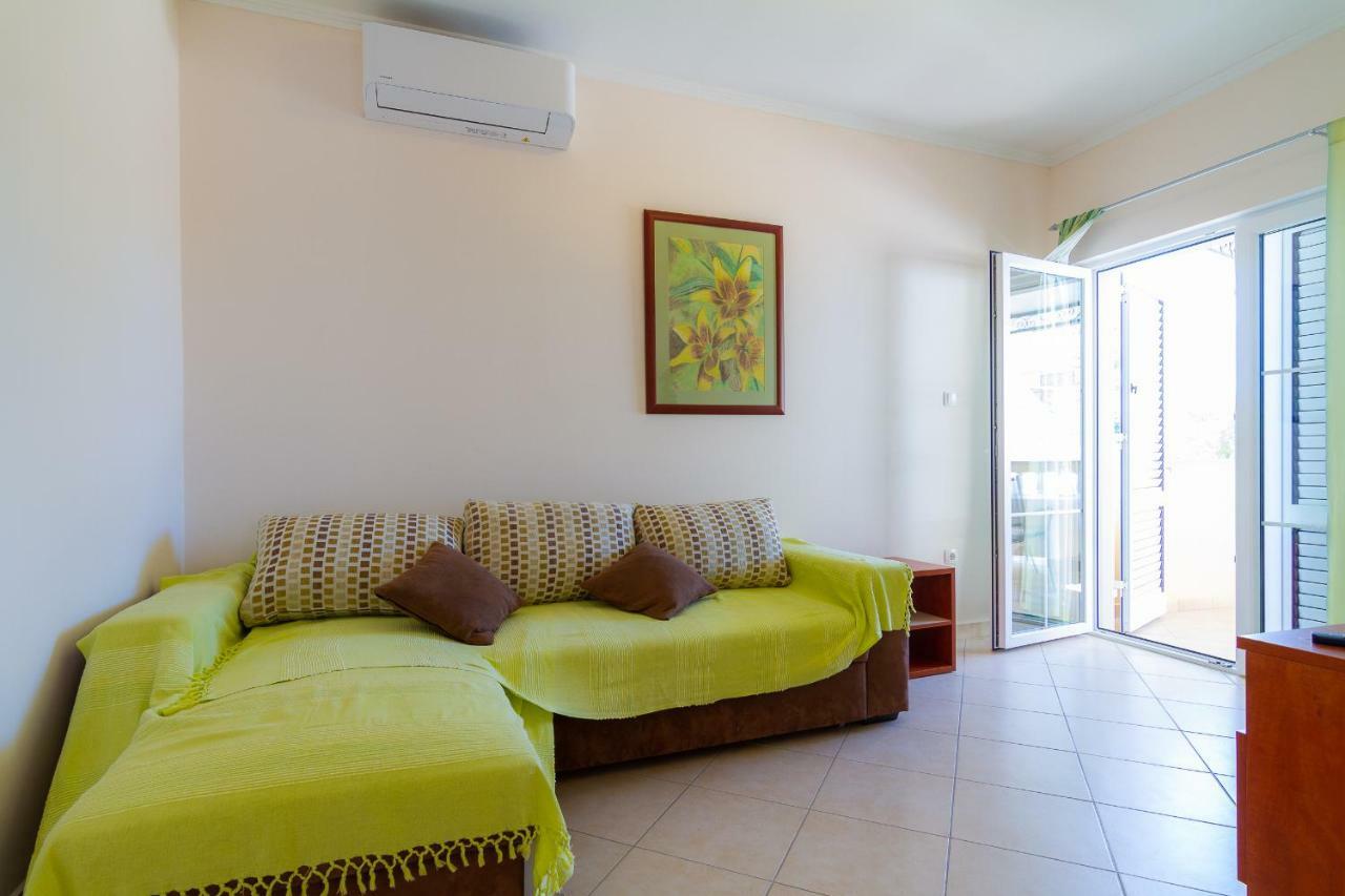 Apartman Haus Maja Banjol Exteriör bild